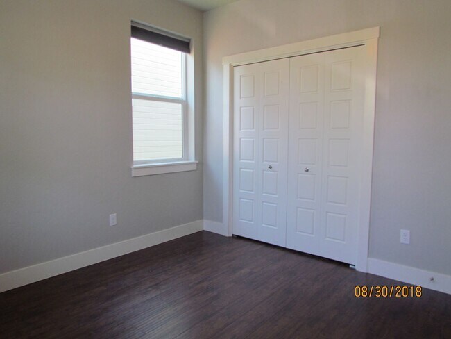 Building Photo - Beautiful 3 bed 2 bath in the popular Paramount community