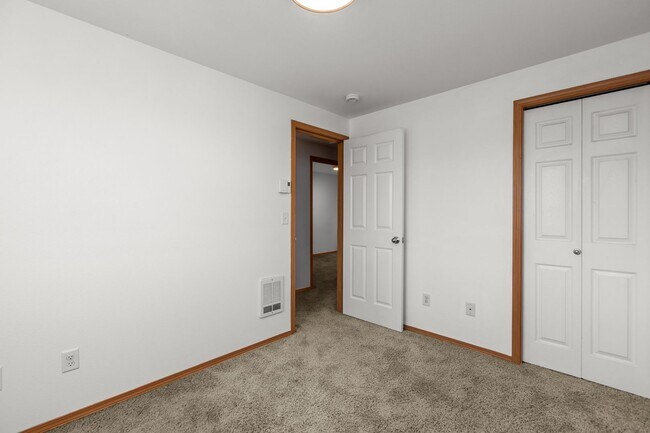 Building Photo - 1124 73rd Dr SE