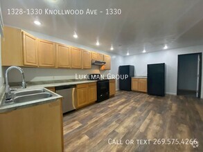 Building Photo - 1330 Knollwood - 6 Bed/3 Bath Townhouse Ne...