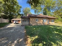 Building Photo - Large Moline Home with 3-Car Garage, Priva...