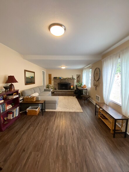 Building Photo - 32721 5th Ave