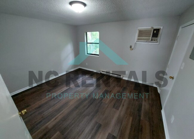 Building Photo - 2401 Markwood Ln SE