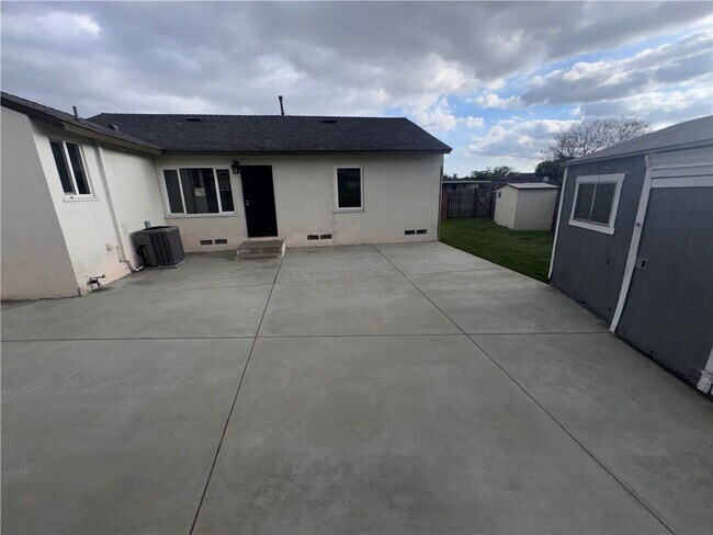 Building Photo - 2233 W Havenbrook St