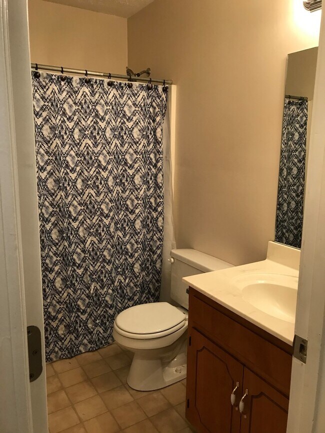 Building Photo - 1/2 off First Months Rent!!!!!   Super cute home close to Fort Campbell