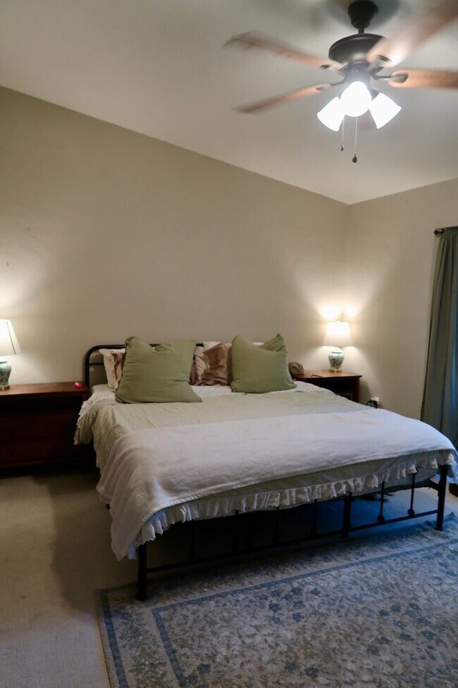 Building Photo - 1/2 Off First Month's Rent - Prime Location to Haile Village