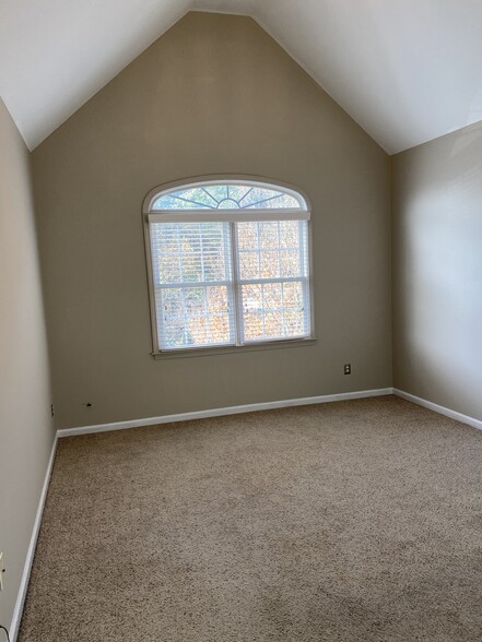 Building Photo - 6002 River Estates Dr