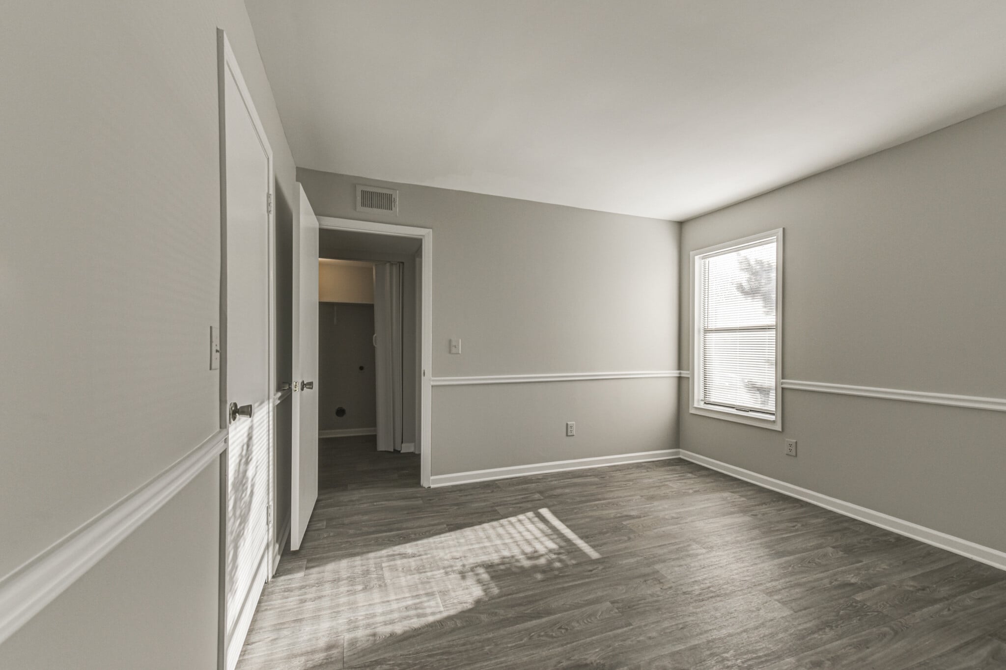 Building Photo - 1405 Huntingdon Chase