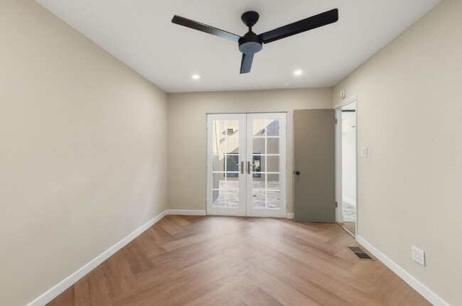 Building Photo - 3608 Wilshire Terrace