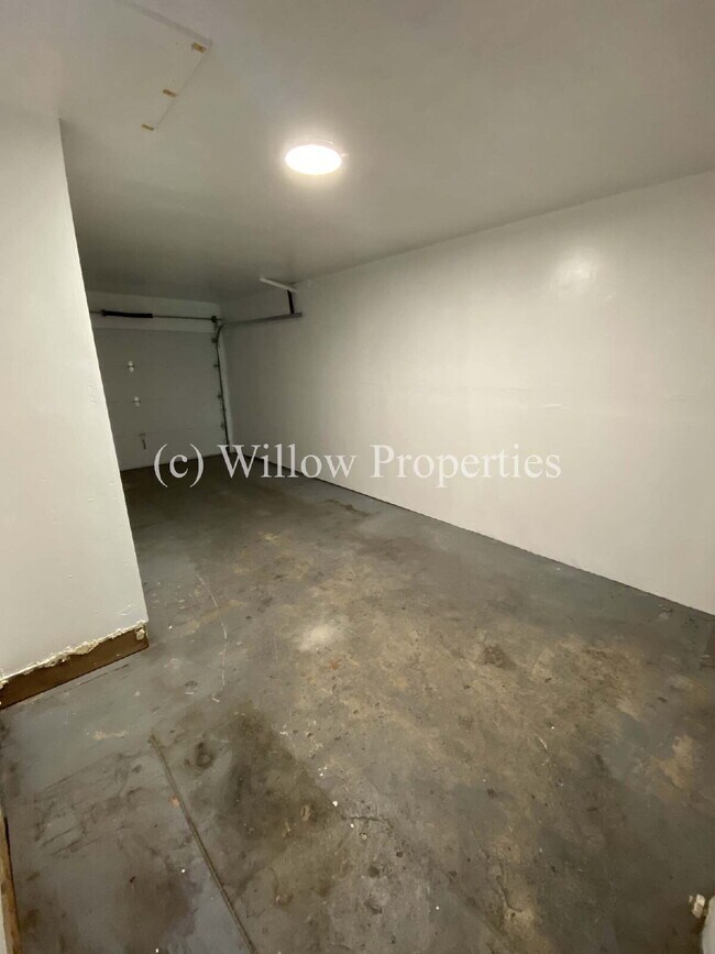 Building Photo - Two Bedroom Duplex