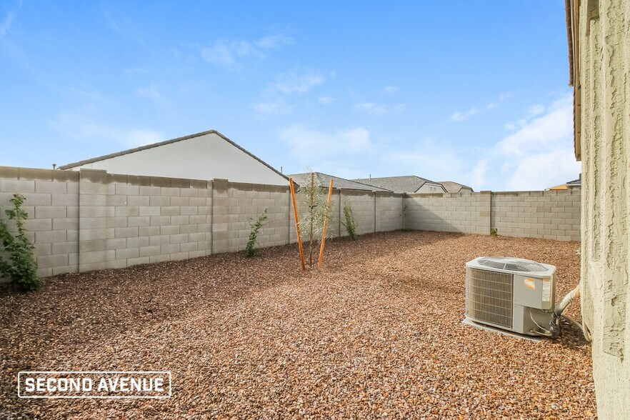 Building Photo - 18363 W Artemisa Ave