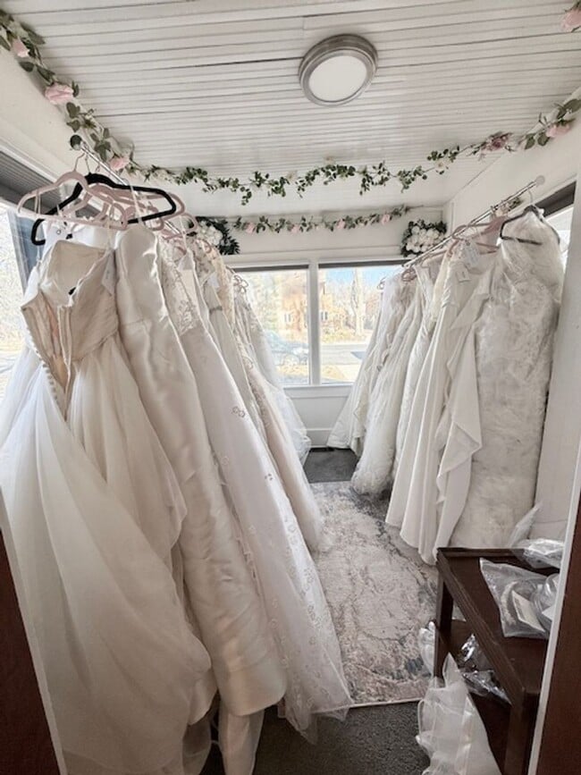 Building Photo - *West side charmer completely remodeled, mid century flare!