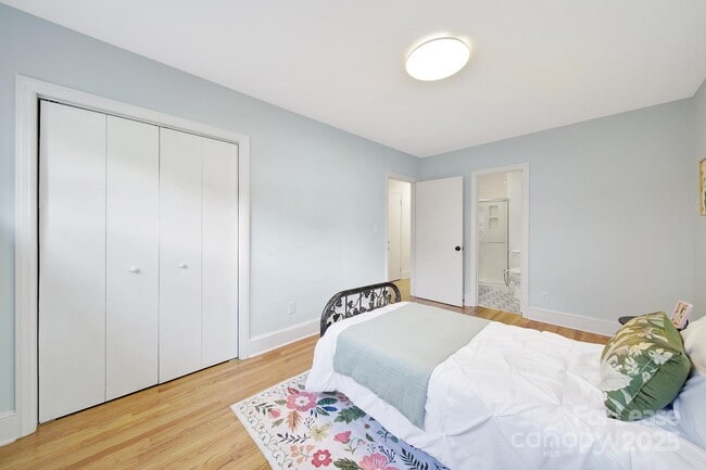 Building Photo - 3222 Clark St