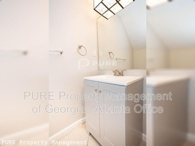 Building Photo - 7208 Crestside Dr