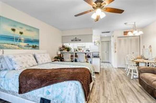 Building Photo - 2nd floor Crystal Landings Condo with Pool...