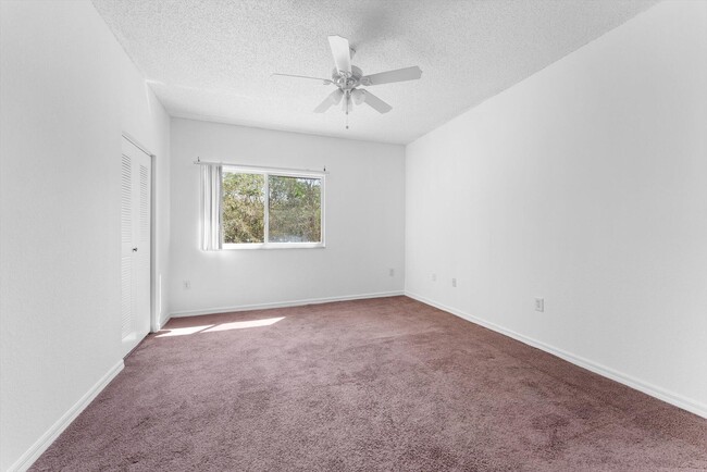 Building Photo - 310 Crestwood Cir