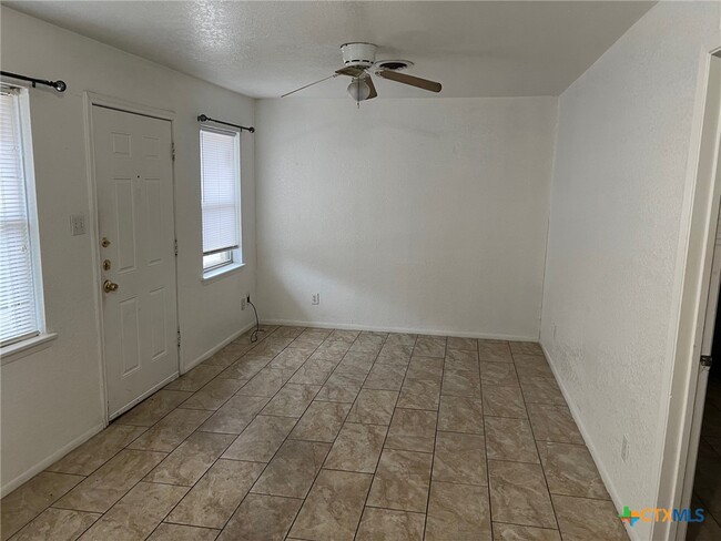Building Photo - 518 Wolf St