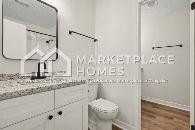 Building Photo - 9011 Homewood Dr