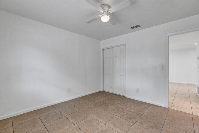 Building Photo - Freshly Updated 2-Bedroom Home with Stainless Steel Appliances & Private Patio – Ocala, FL