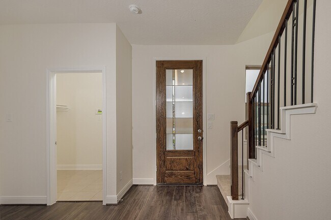 Building Photo - 27646 Mesabe Dr