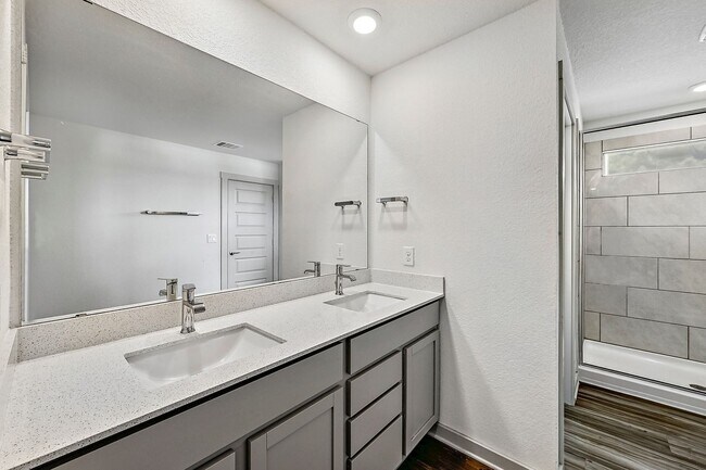 Building Photo - Spacious & Stylish Living in Liberty Hill