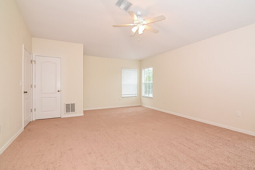Building Photo - 10138 Perthshire Cir
