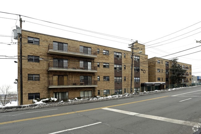 Primary Photo - Brownstone Arms