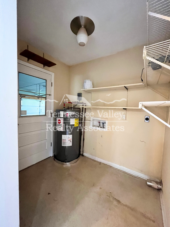Building Photo - STUNNING 3 BED/2 BATH with Amazing Outdoor...
