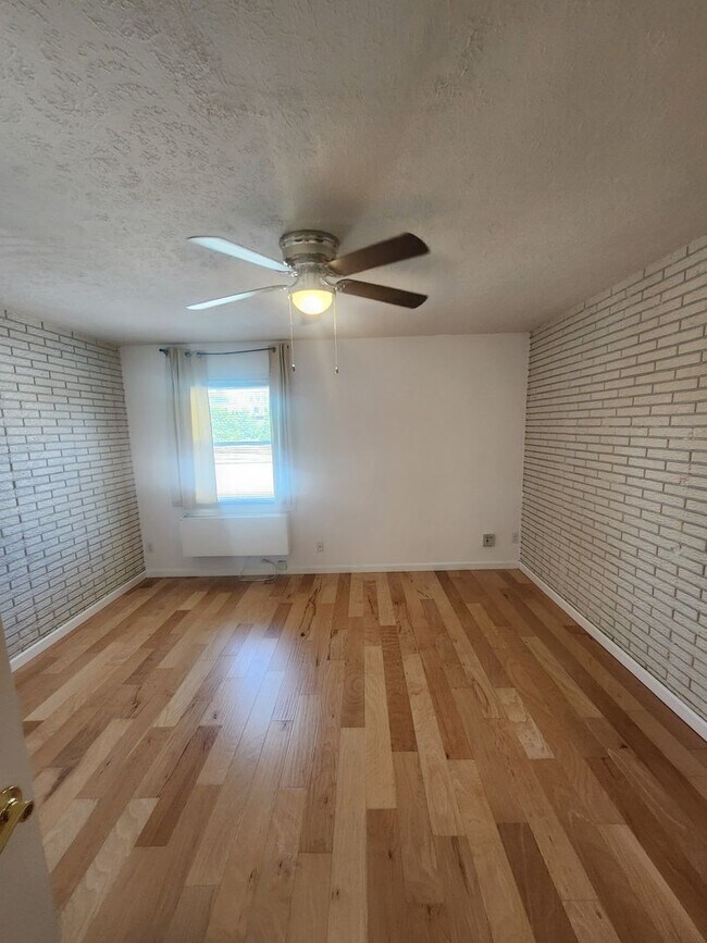 Building Photo - Charming 1 bedroom 1 bath condo in St. Mat...