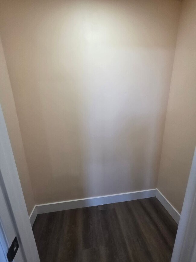 Building Photo - Newly Renovated Stunning Home