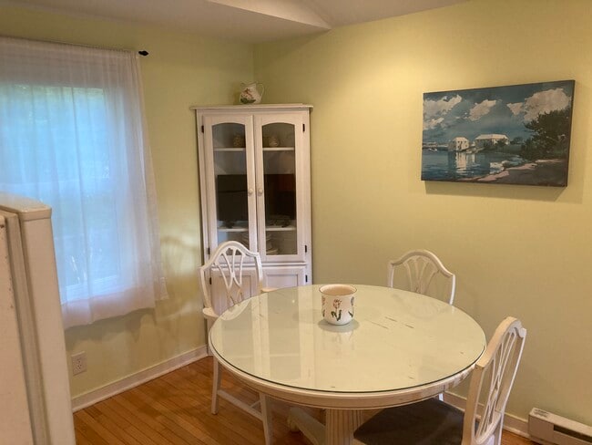 Dining area - 5 River Rd