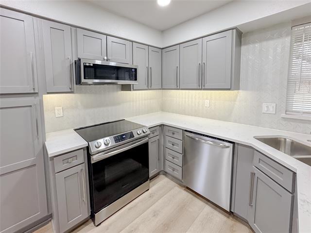 Building Photo - 2025 Glencrest Ln