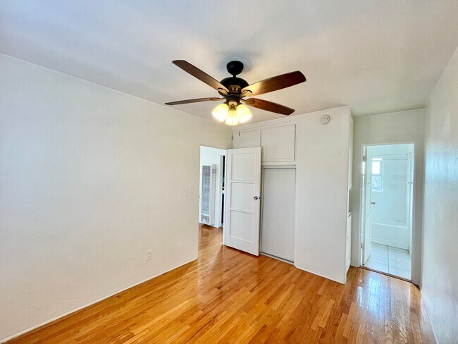 Building Photo - $200 OFF First Month's Rent! Upstairs 1 Be...