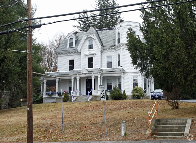 Primary Photo - 143 Main St