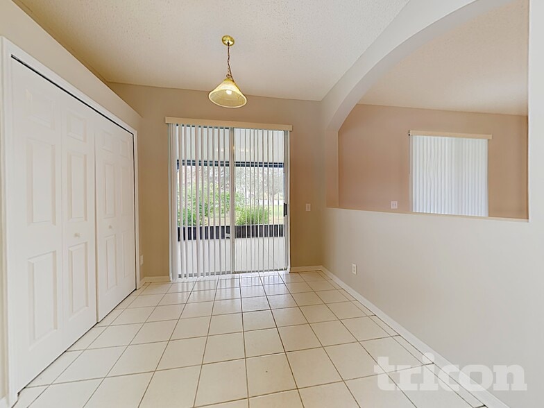 Building Photo - 10525 Beneva Dr