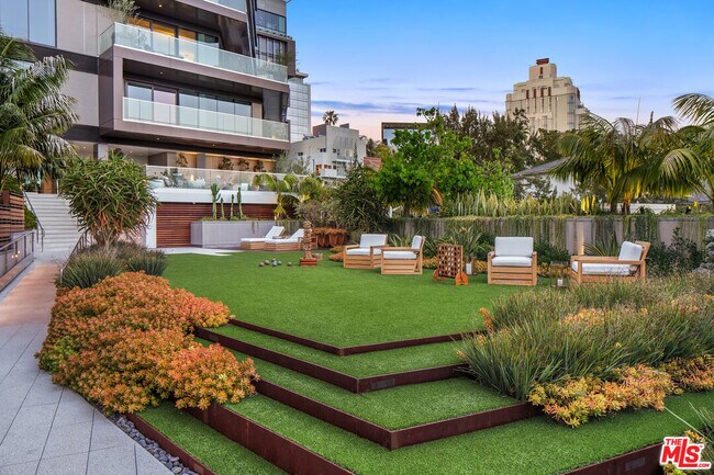 Building Photo - 8420 Sunset Blvd