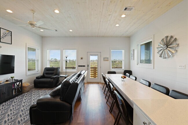 Building Photo - 5497 TX-361