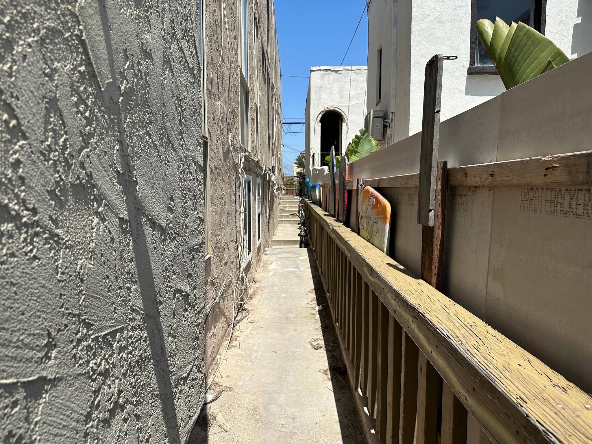 Building Photo - 1909 Ocean Front Walk