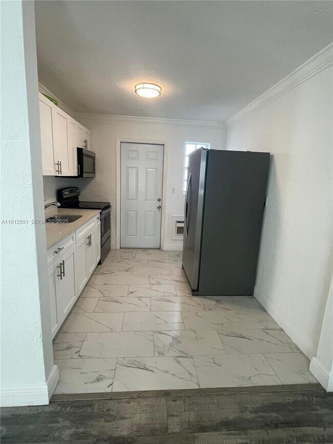 Building Photo - 5511 SW 20th St