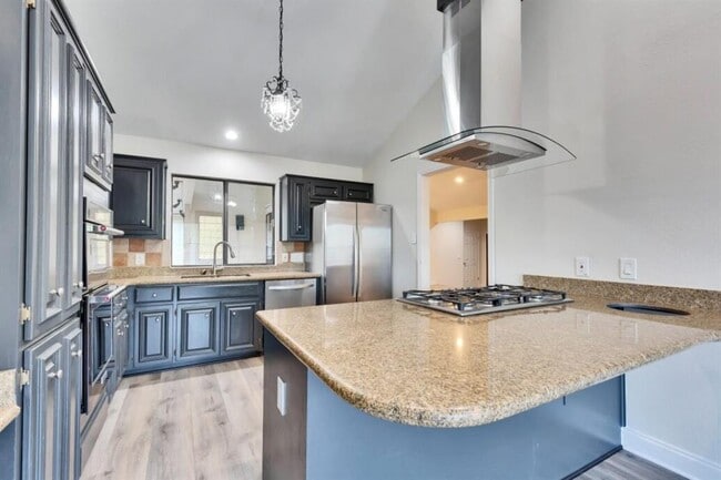 Building Photo - 2120 Wychwood Dr