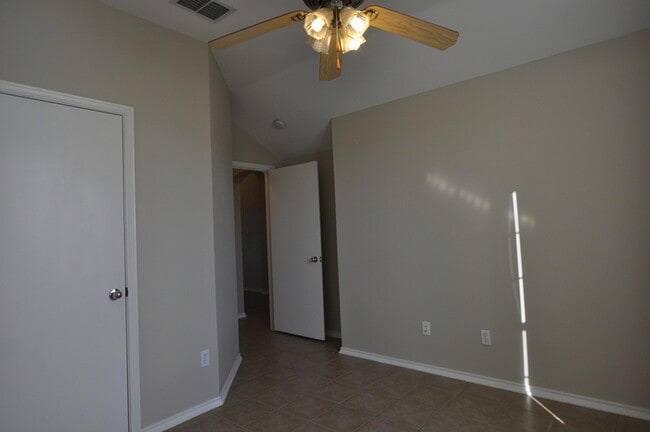 Building Photo - Custom Built Home in Flint!