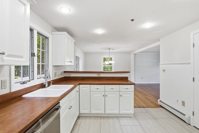 Building Photo - 59 Crystal Ct