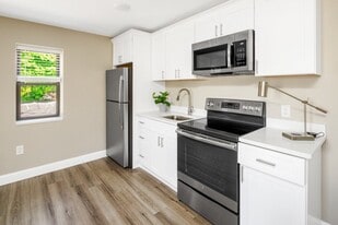 Building Photo - 100 Broad St