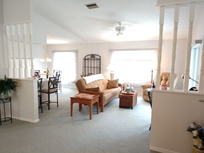 Building Photo - Seasonal Short-Term Single-Family Home located in Meadow Run at Jacaranda!