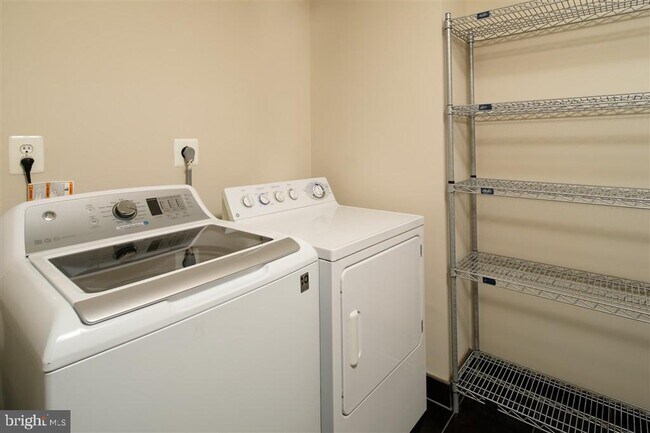 Building Photo - 1308 Clifton St NW