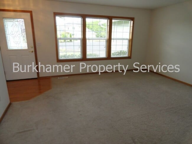 Building Photo - 173 Summit Place Dr