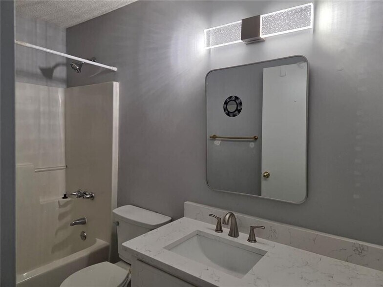 Building Photo - 1155 Riverside Trce