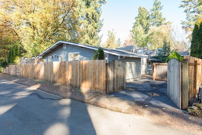 Building Photo - Gorgeous Lake Oswego Remodeled Cottage