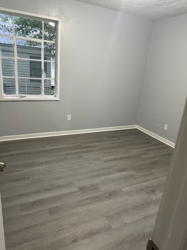 Building Photo - 2418 Alma St