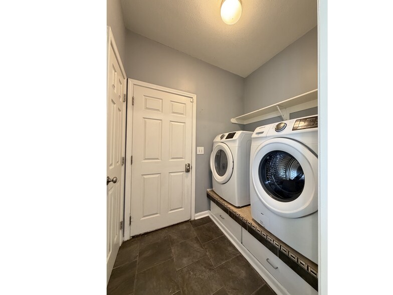 Building Photo - 13885 W 153rd Ter