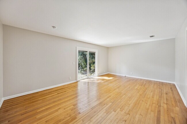 Building Photo - 2614 Gregor McGregor Blvd